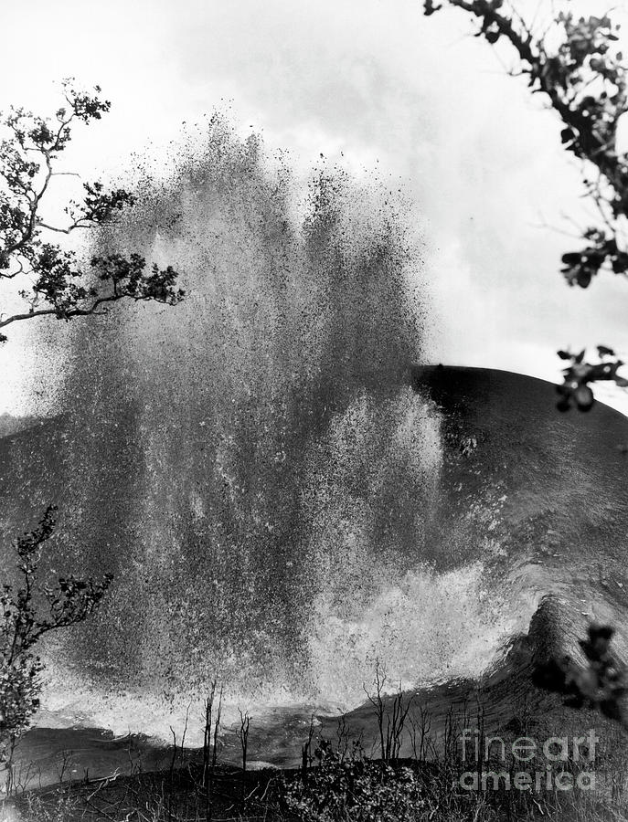 Lava Fountain During Kilauea Eruption Photograph By Us Geological