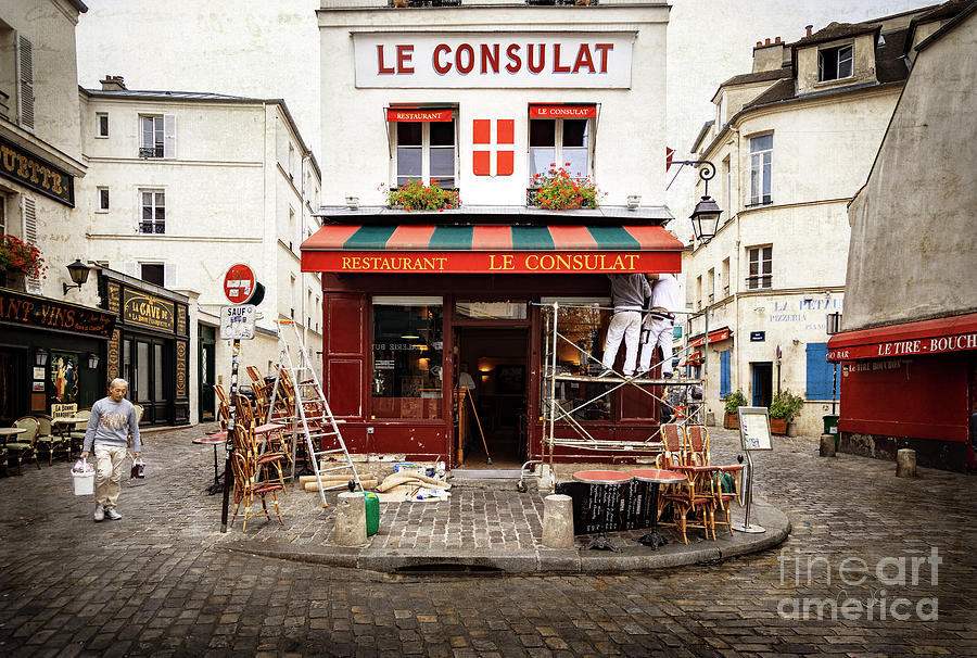 Le Consulat of Montmartre Photograph by Craig J Satterlee