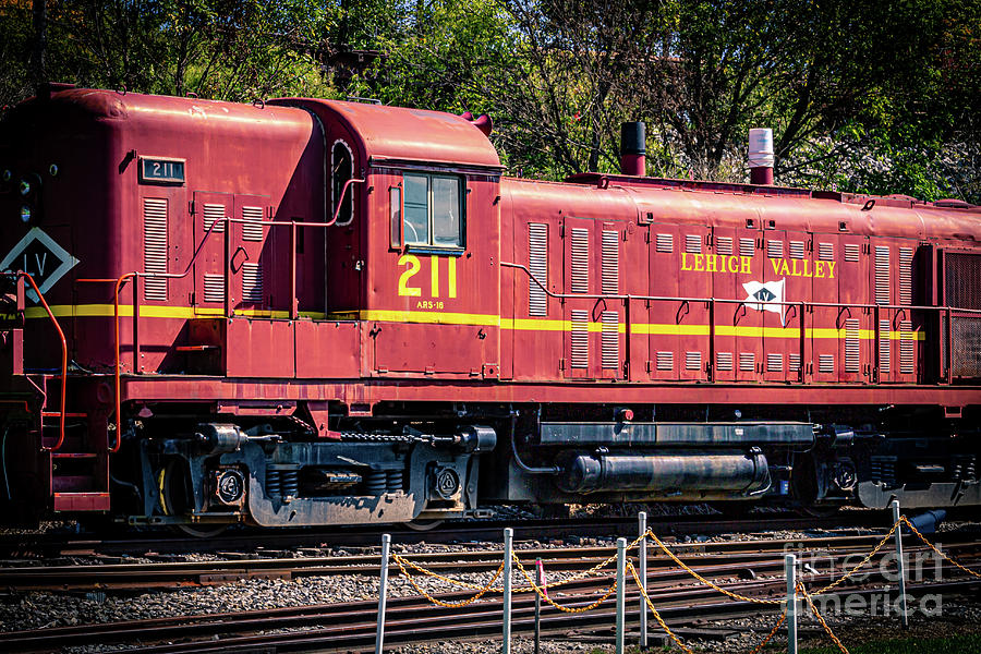 Lehigh Valley 211 Photograph by William Norton