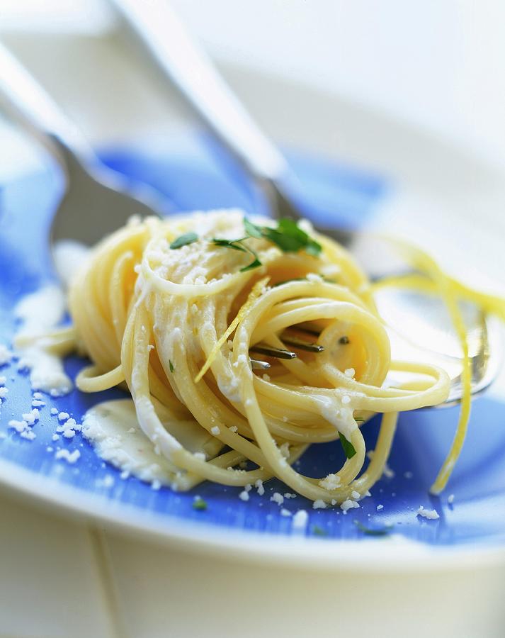 Lemon-flavored Spaghetti Photograph by Roulier-turiot