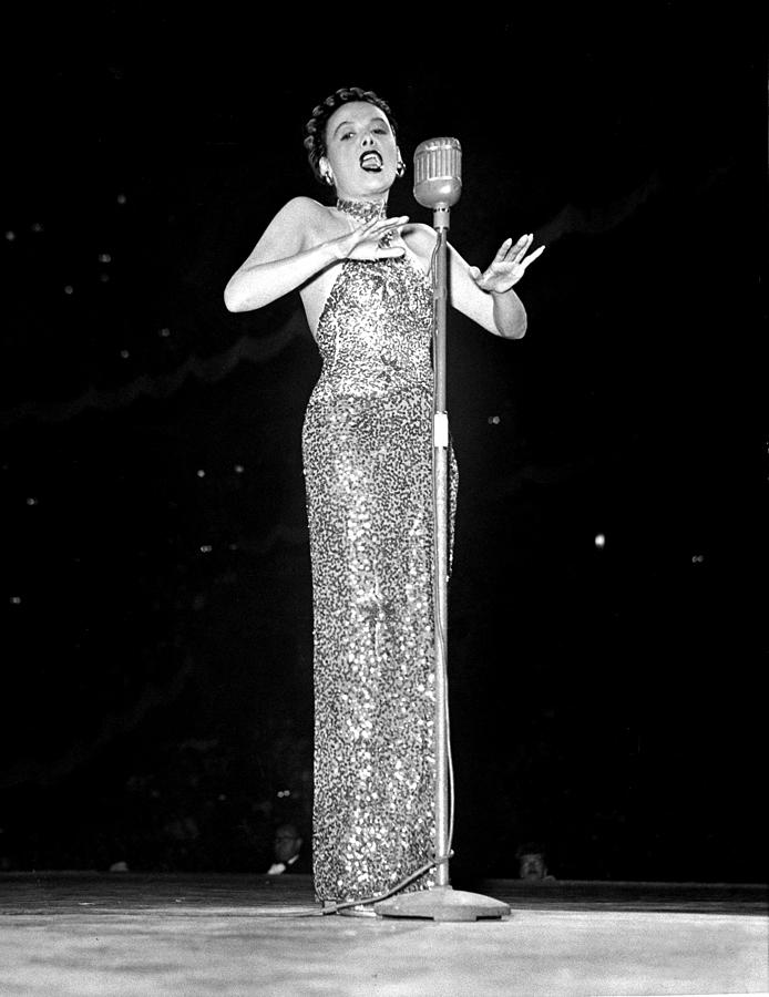Lena Horne Sings At The Daily News Photograph by New York Daily News Archive