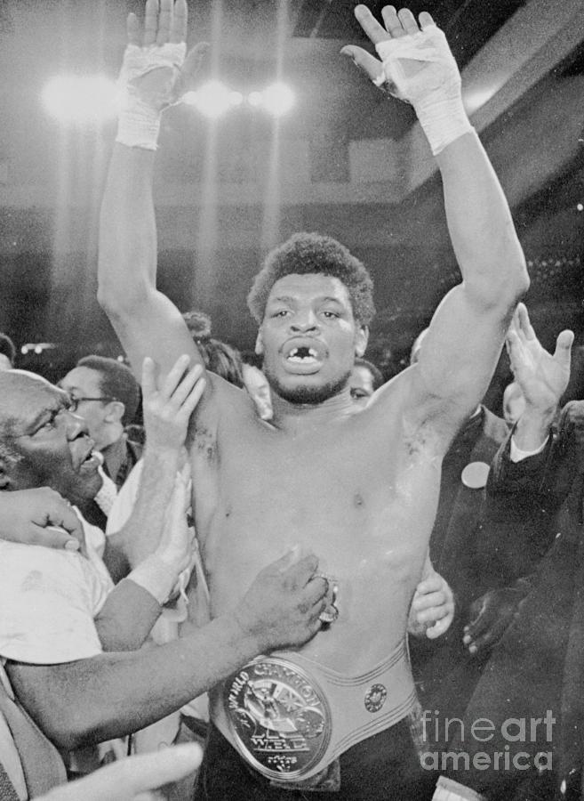 Leon Spinks Celebrating His Victory Photograph by Bettmann