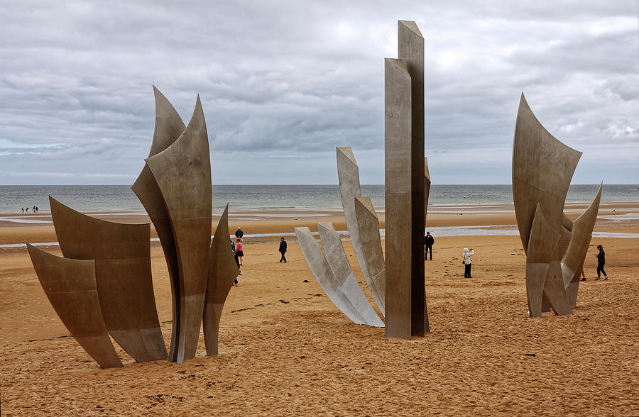 Les Braves Monument Omaha Beach