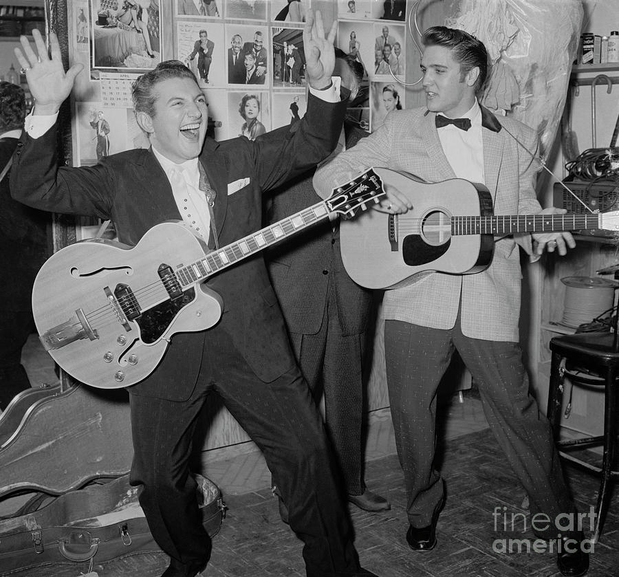 Liberace And Elvis Presley Jamming Photograph by Bettmann