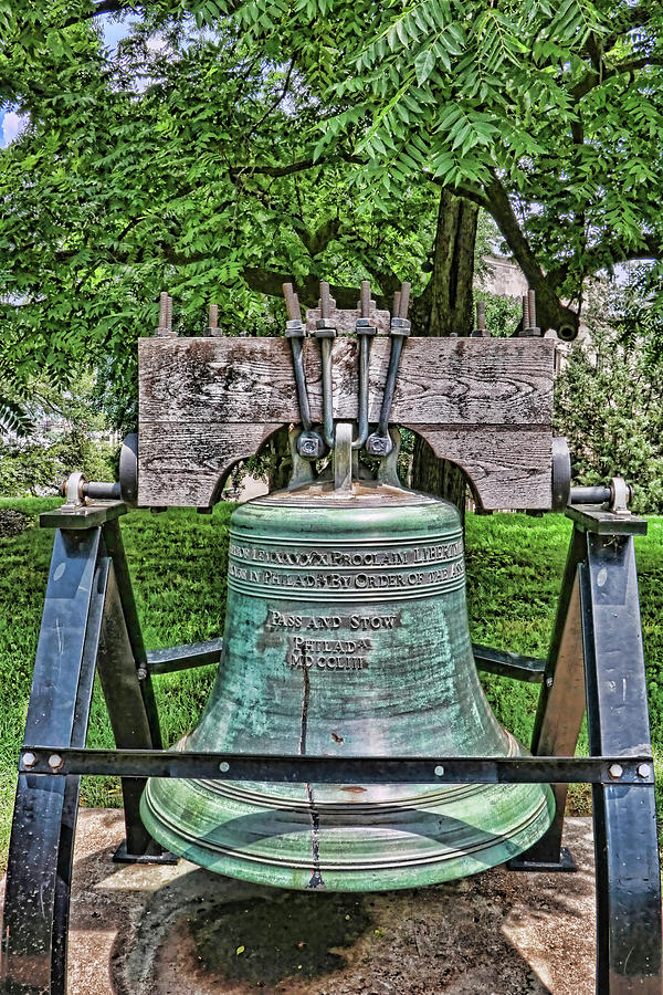 Liberty Bell Replica - Nashville Photograph by Allen Beatty
