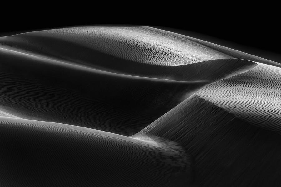 Abstract Photograph - Light In Desert by Mohammad Shefaa