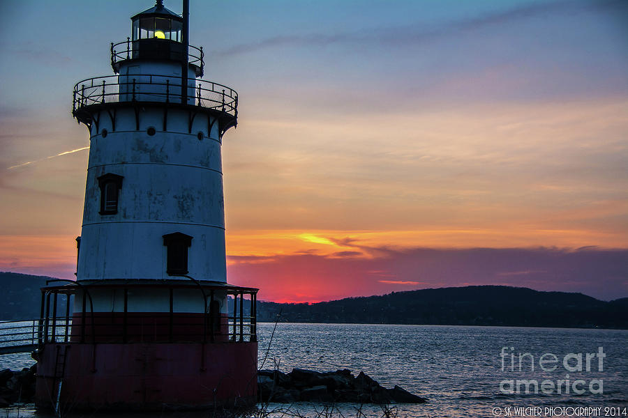 Lighthouse at Sleepy Hollow Photograph by Sharon Wilcher - Fine Art America