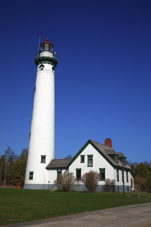 Lighthouse - Presque Isle Michigan Photograph by Frank Romeo