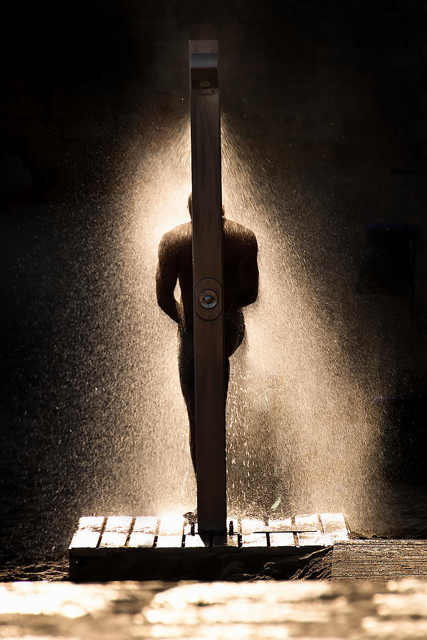 Light Photograph - Lighting Bath by Jorge Feteira