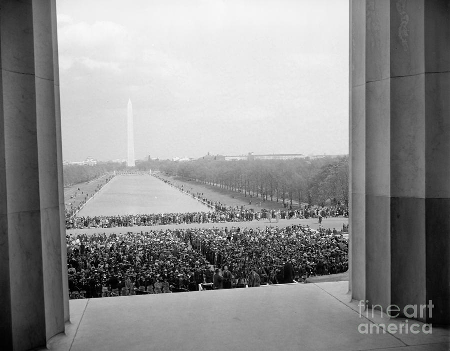 Lincoln Memorial Concert, 1939  Photograph by Granger