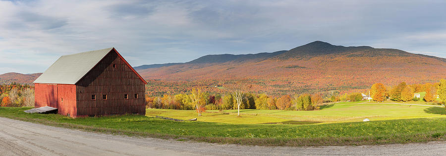 Nature Photograph - Lincoln Vermont Panoramic by Cliff Wassmann
