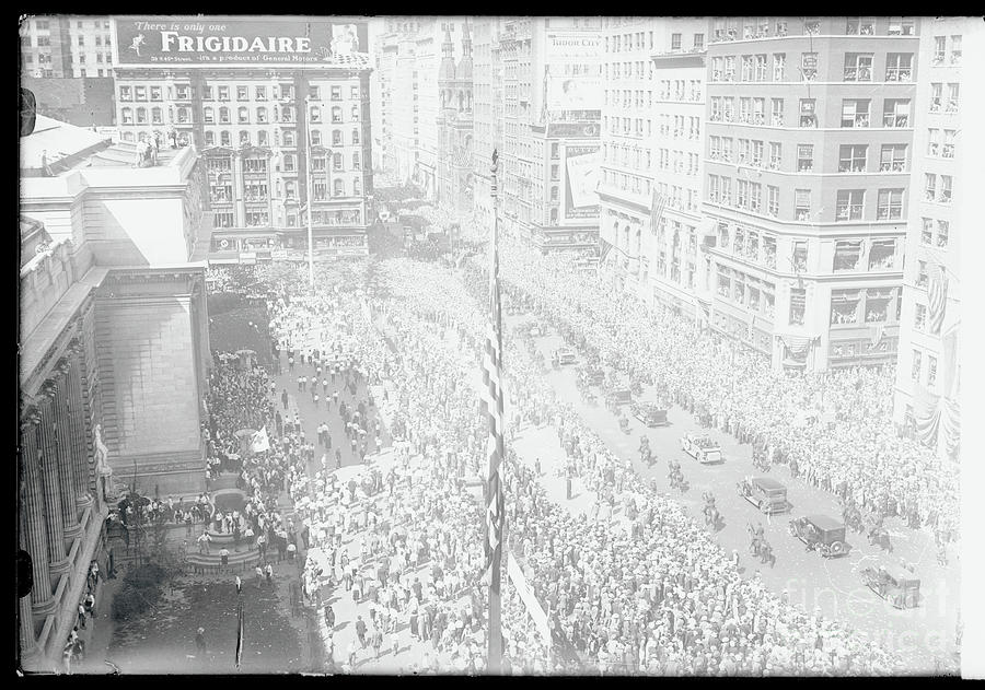Lindbergh Parade Down Broadway Photograph by Bettmann