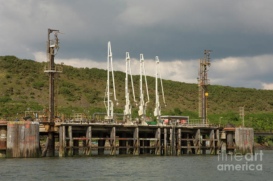 Liquid Natural Gas Terminal And Jetty Photograph by Andy Davies/science Photo Library