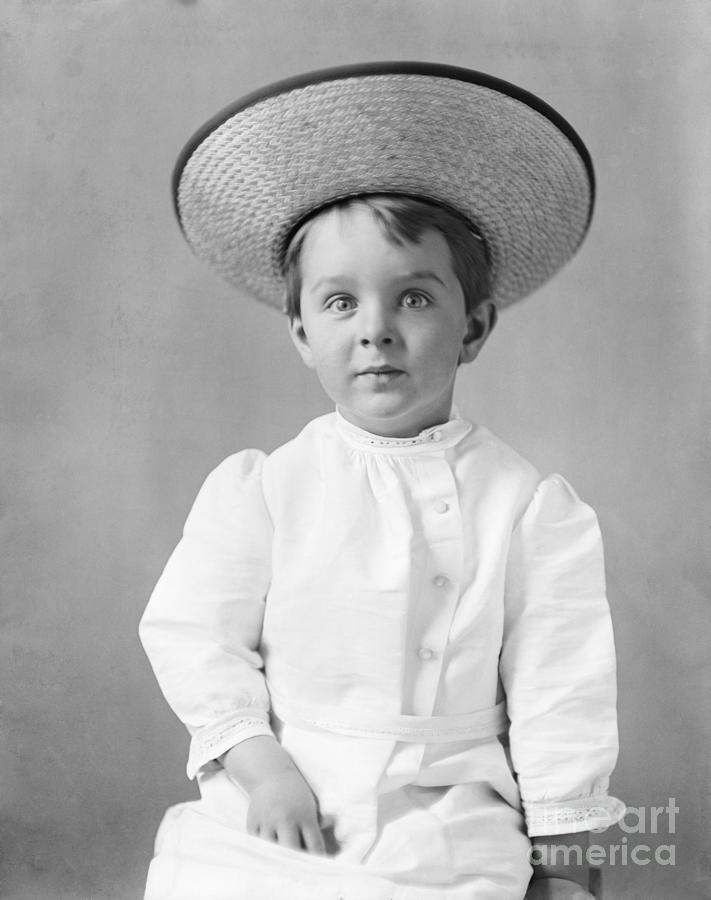 Premium Photo  Little boy in straw hat sitting on the edge of a