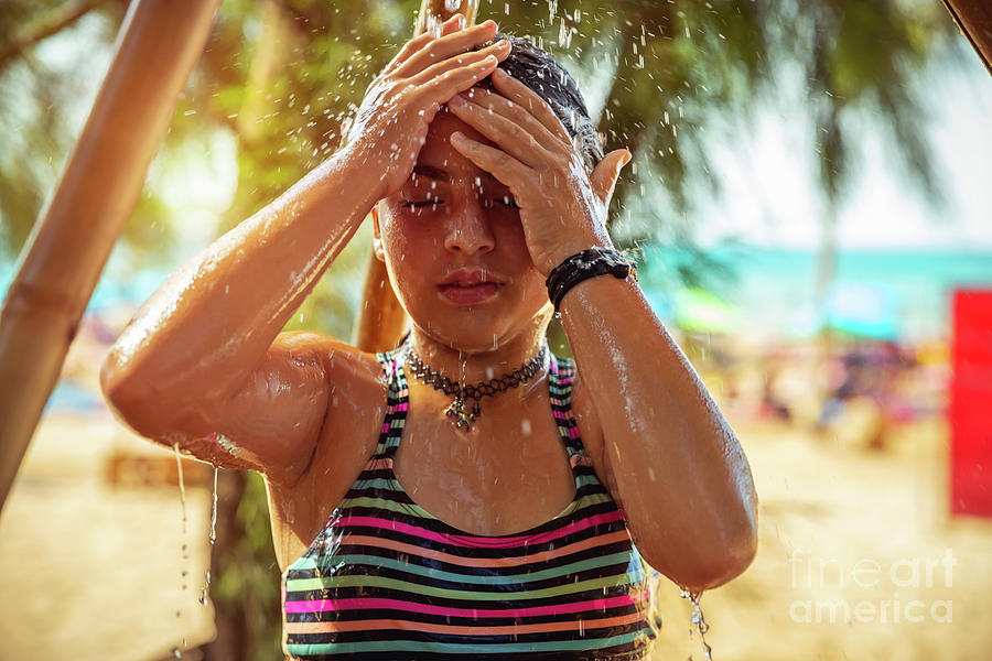 little girl taking shower 1,324点のGirls Taking A Showerのストックフォト - Getty Images