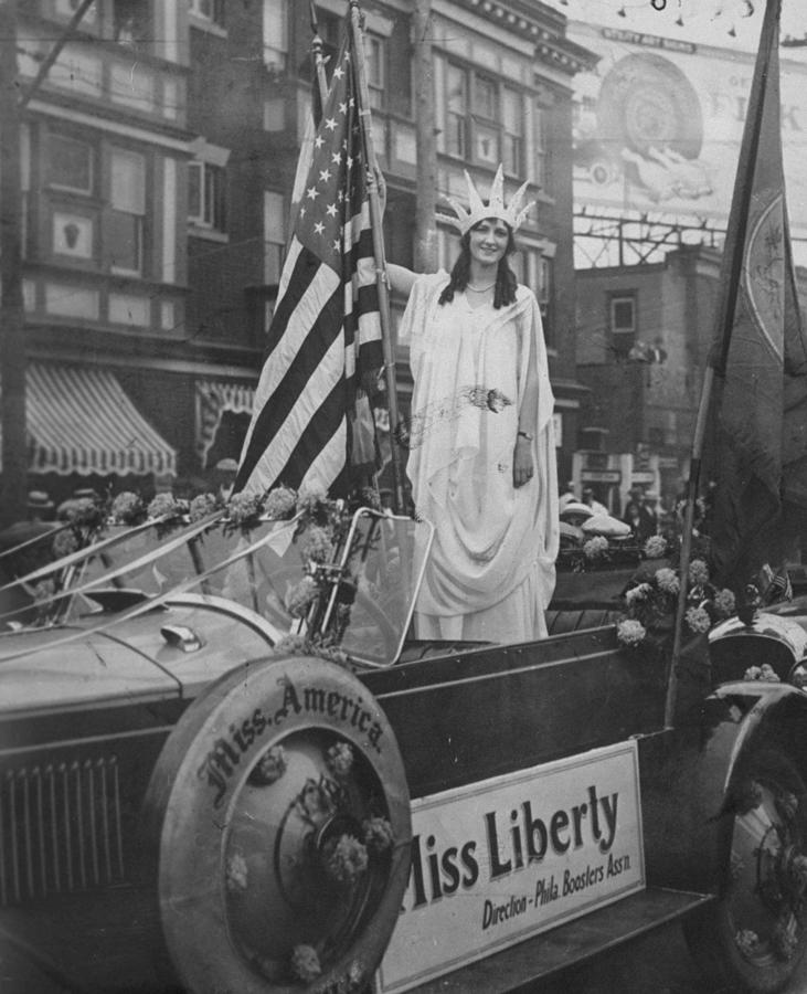 Living Statue Of Liberty, Ruth Photograph by New York Daily News Archive