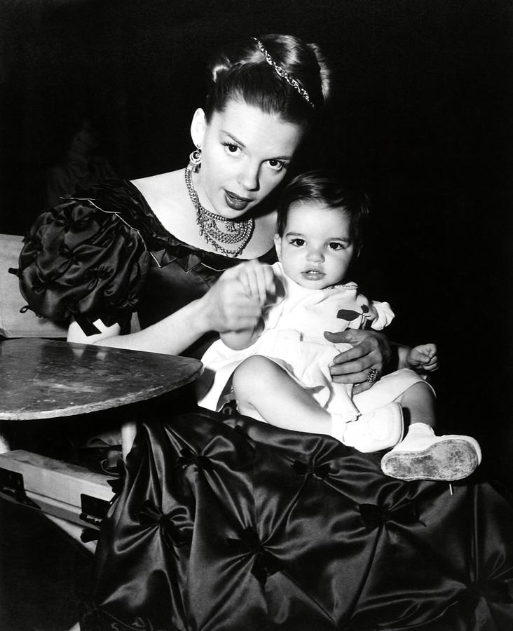 LIZA MINNELLI and JUDY GARLAND in THE PIRATE -1948-. Photograph by Album