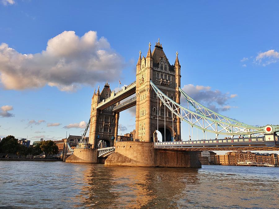 London Bridge by Andrea Whitaker London Bridge by Andrea Whitaker