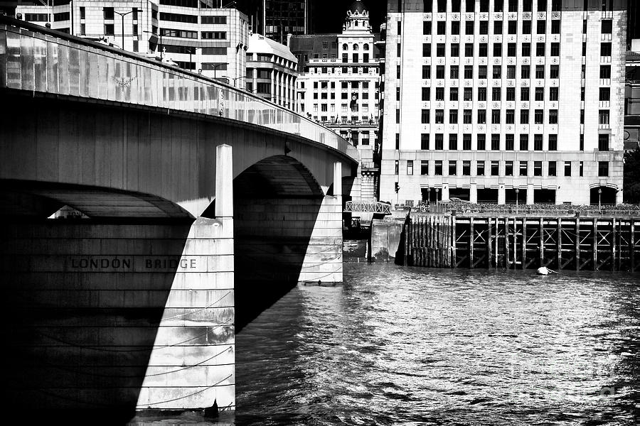 London Bridge Curves Photograph by John Rizzuto