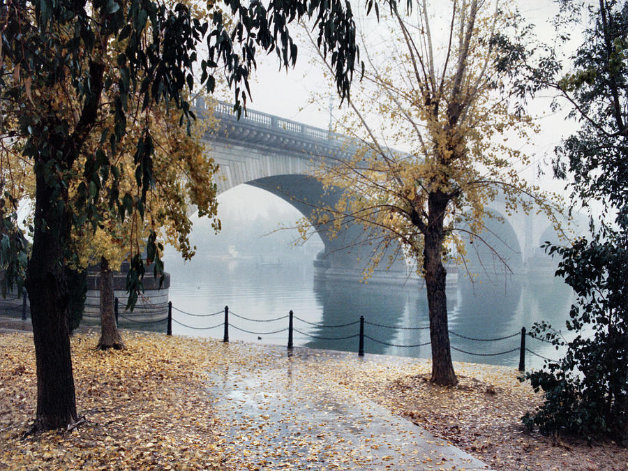 London Bridge Fog 090885-8-n Photograph by Tam Ryan London Bridge Fog 090885-8-n Photograph by Tam Ryan