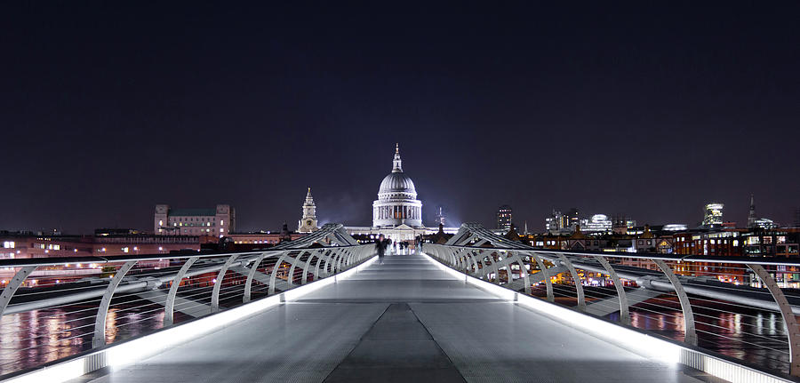 London, England Photograph by Latitudestock - Kavch Dadfar London, England Photograph by Latitudestock - Kavch Dadfar