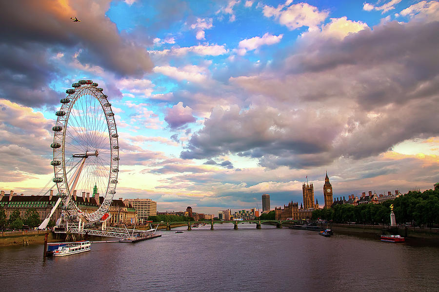 London Eye Evening Photograph by Arthit Somsakul