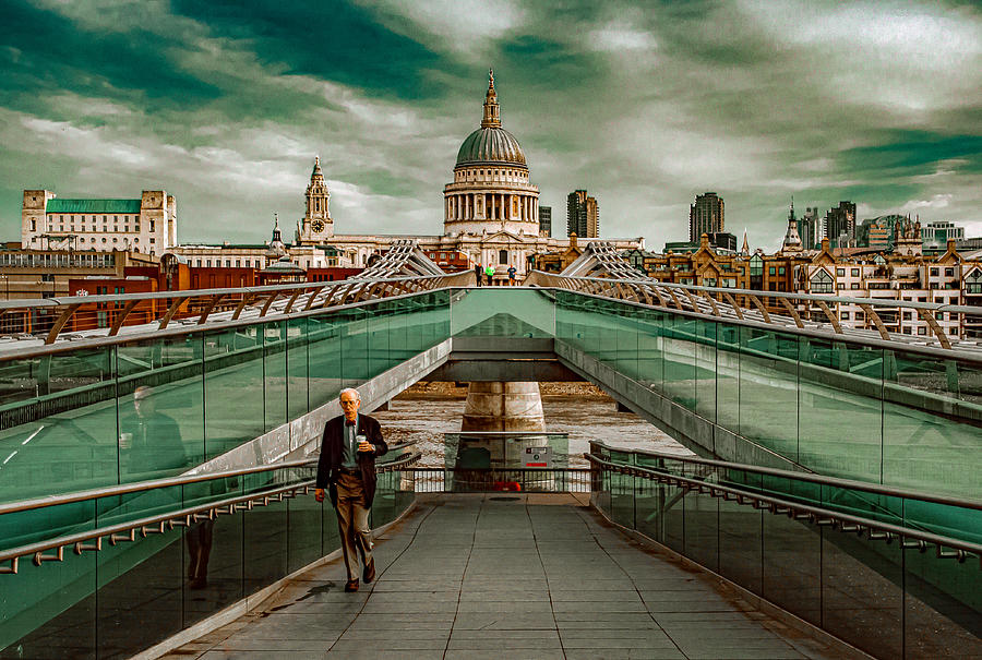 Landscape Photograph - London Latte by Rodrigo Marin