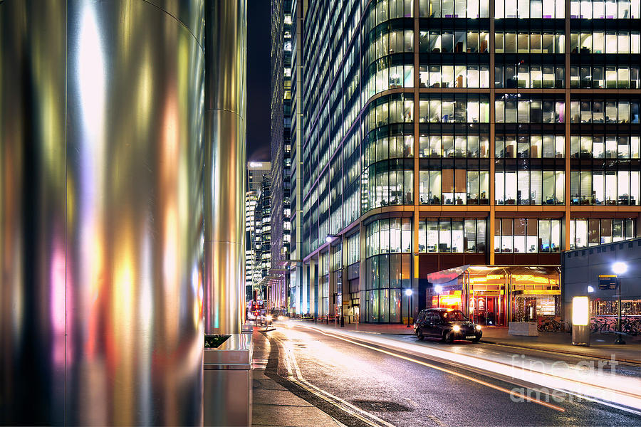 London Taxi - Canary Wharf Photograph by David Bleeker
