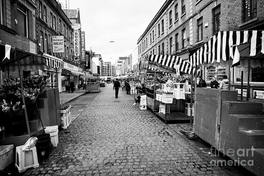 Looking Photograph - Looking Along Moore Street From Henry Street Dublin Republic Of Ireland Europe by Joe Fox Looking Photograph - Looking Along Moore Street From Henry Street Dublin Republic Of Ireland Europe by Joe Fox