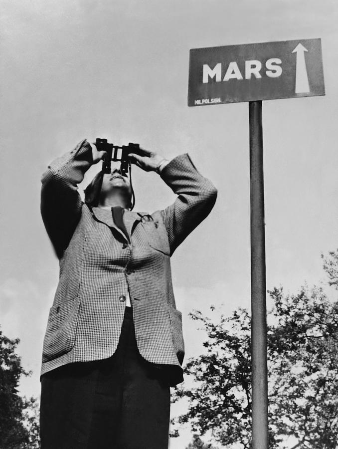 Looking For Mars Planet In 1958 Photograph by Keystone-france