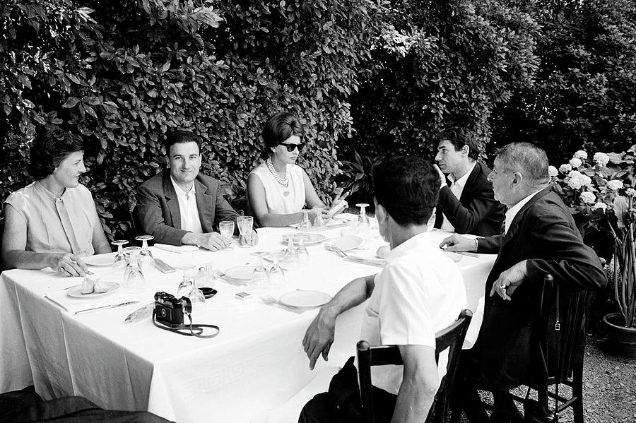Loren & Friends At Outdoor Restaurant Photograph by Alfred Eisenstaedt