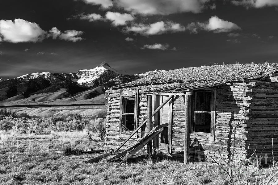 Black And White Photograph - Lost River Homestead by Daryl L Hunter