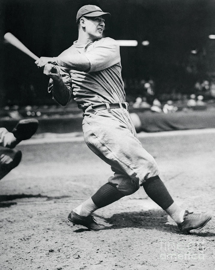 Lou Gehrig Swinging Photograph by Bettmann