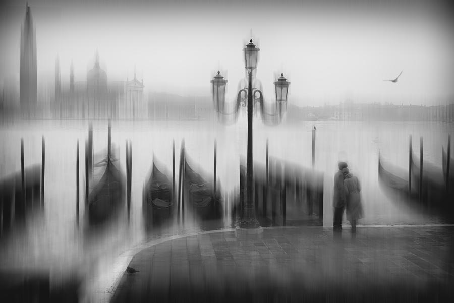 Lovers In Venice Photograph by Vito Guarino