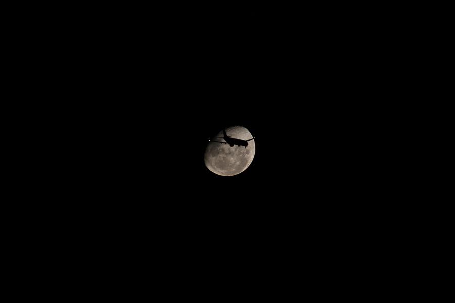 Lua... Avião Moon Plane Photograph by Sale