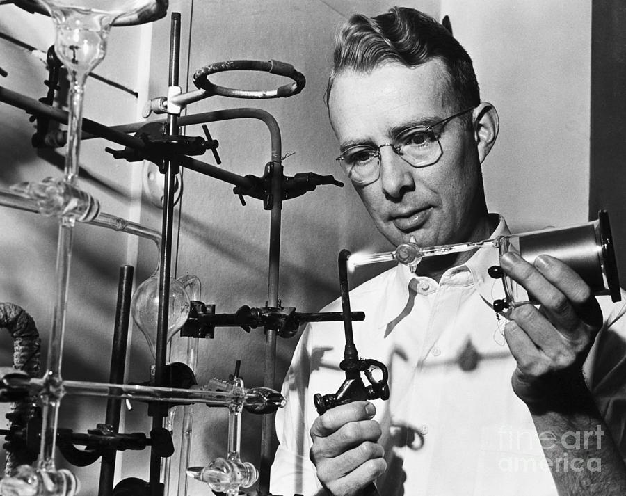 Luis Alvarez In His Laboratory Photograph by Bettmann