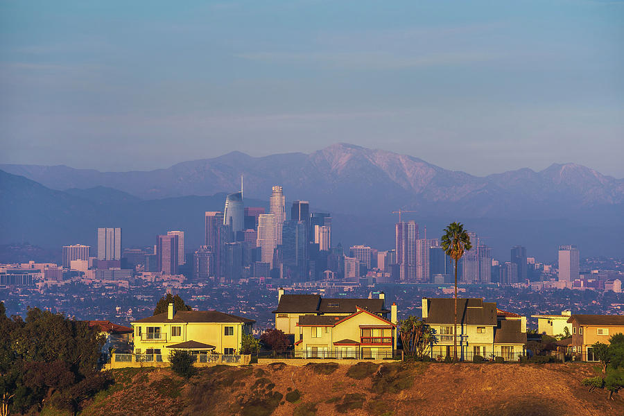 Luxury villas of Los Angeles in California with city skyline in the ...