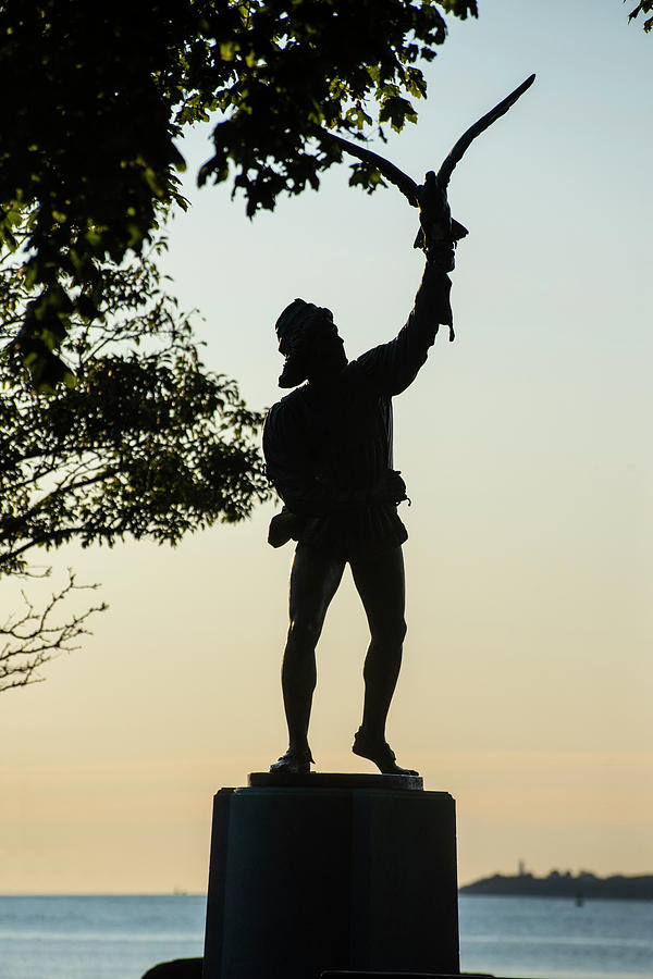 Beverly Photograph - Lynch Park Statue at Sunrise Beverly MA by Toby McGuire