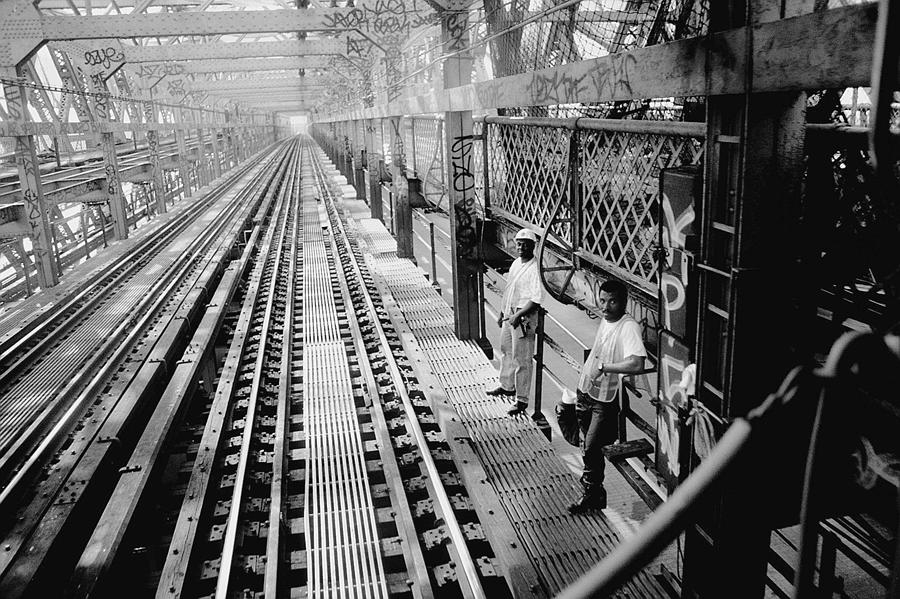 Williamsburg Bridge Photograph - M Train Going Over Williamsburg Bridge by New York Daily News Archive