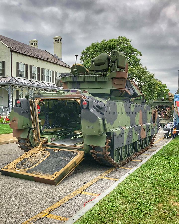 M3 Bradley Fighting Vehicle Photograph by William E Rogers