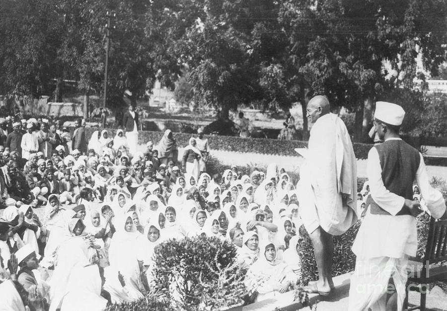 Mahatma Gandhi Addressing Followers Photograph by Bettmann - Fine Art ...
