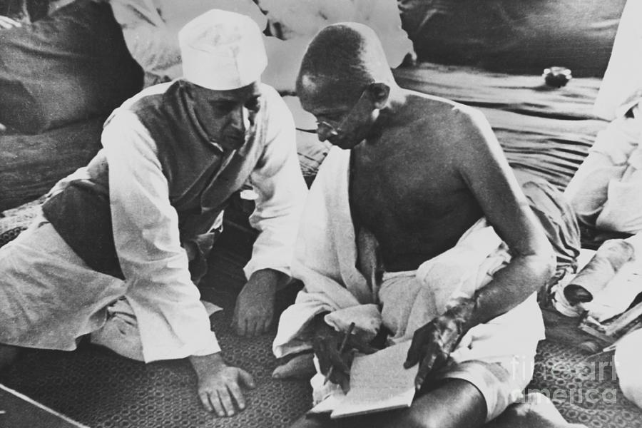 Mahatma Gandhi And Pandit Jawaharlal Photograph by Bettmann