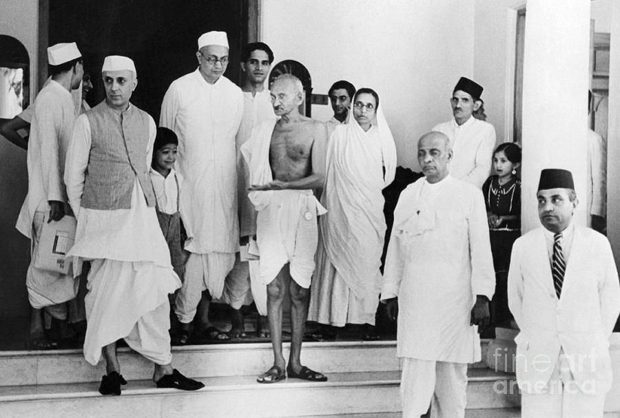 Mahatma Gandhi With Colleagues Photograph by Bettmann