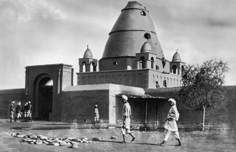 Mahdis Tomb Photograph by Hulton Archive