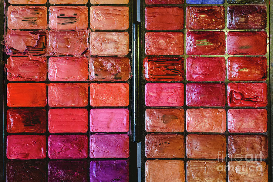 Makeup palette with multiple colors. Photograph by Joaquin Corbalan