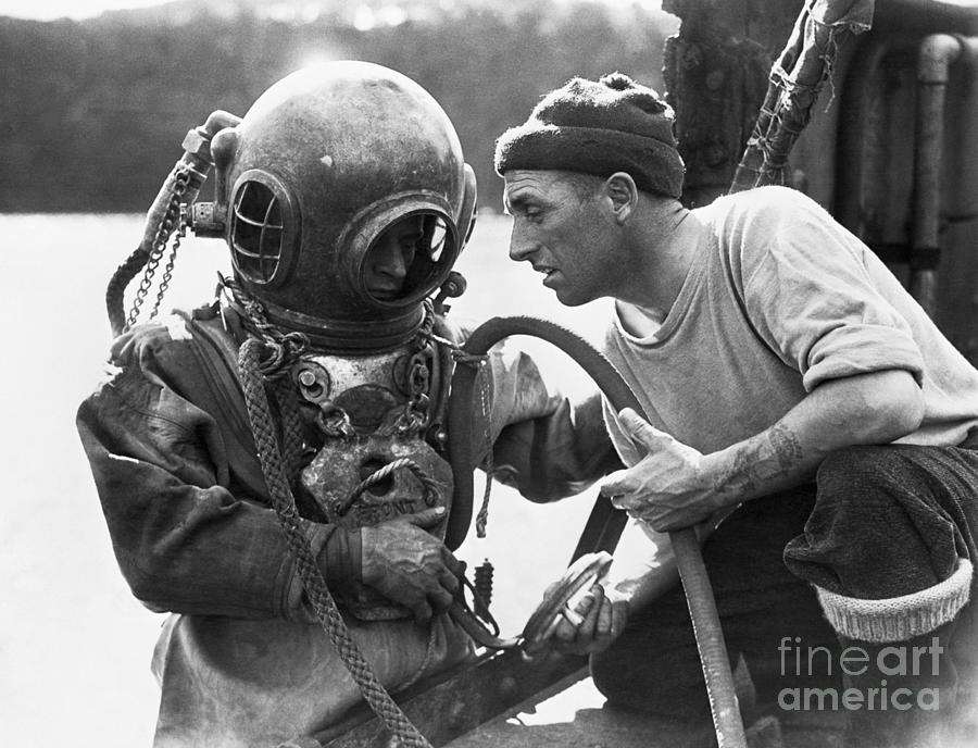 Man In Deep Sea Diving Gear Photograph by Bettmann