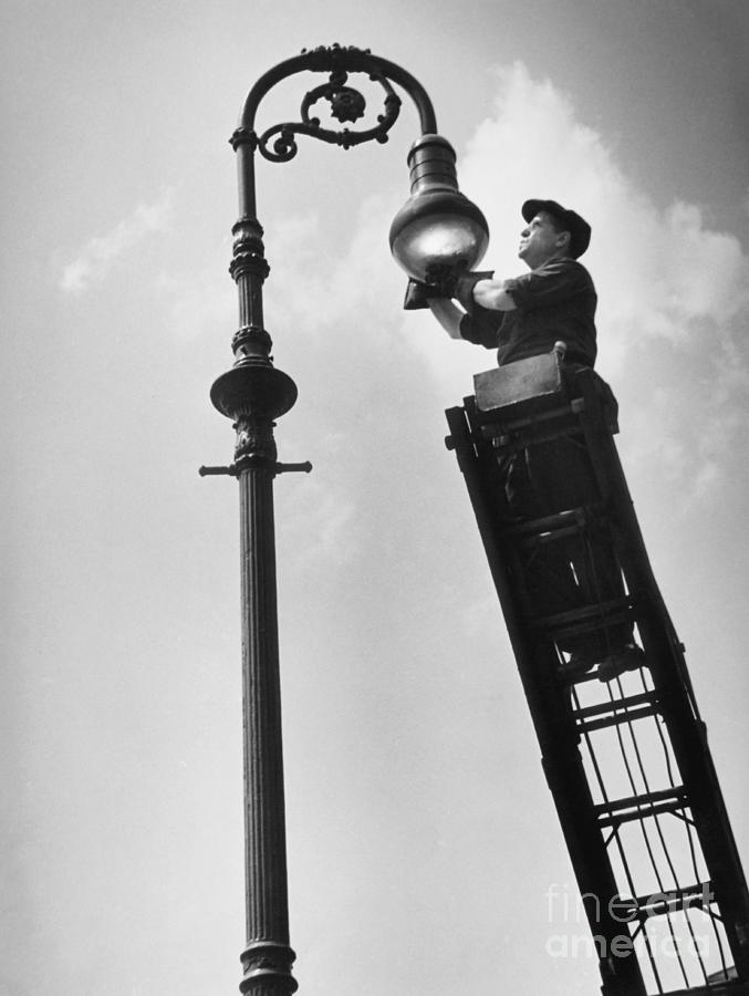 Man Repairing Electric Street Lamp Photograph by Bettmann