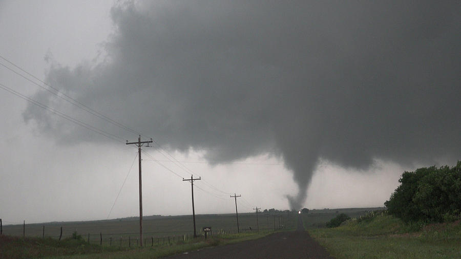 Mangum Oklahoma Tornado 008 Photograph by Dale Kaminski