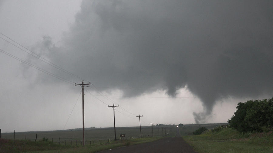 Mangum Oklahoma Tornado 011 Photograph by Dale Kaminski