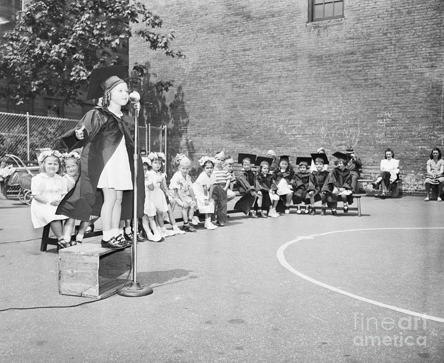 Manhattan Kindergarten Graduates Photograph by Bettmann